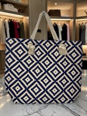 Summer & Rose Geometric Tote Bag – Stylish and Spacious​​​